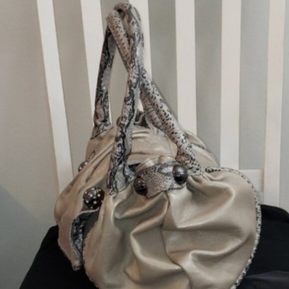 Betsey Johnson LEATHER SATCHEL TAUPE - Picture 5 of 11